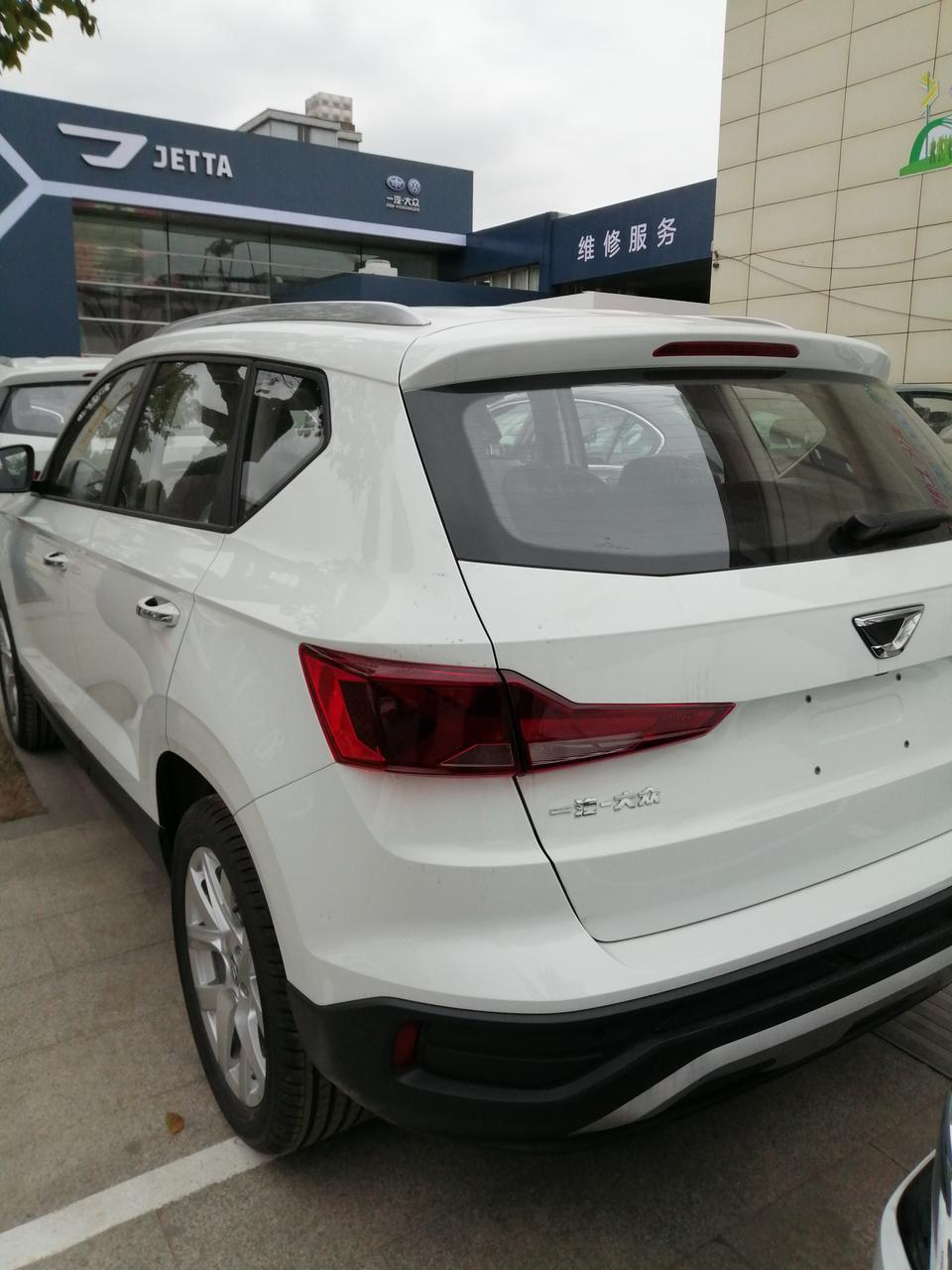 捷达vs5-捷达Ⅴs5轴距比途铠还要短，途铠是小型SUV都2651的轴距，而捷达ⅤS5紧凑型SUV才2630虽然才2.1公分大概香烟盒那么厚，我查了下数据奥迪A3，高尔夫，奥迪A3，奥迪Q2的轴距差不多，这捷达ⅤS5会不会就是从轿车底盘改了一下呢，或者根本不是suv呢