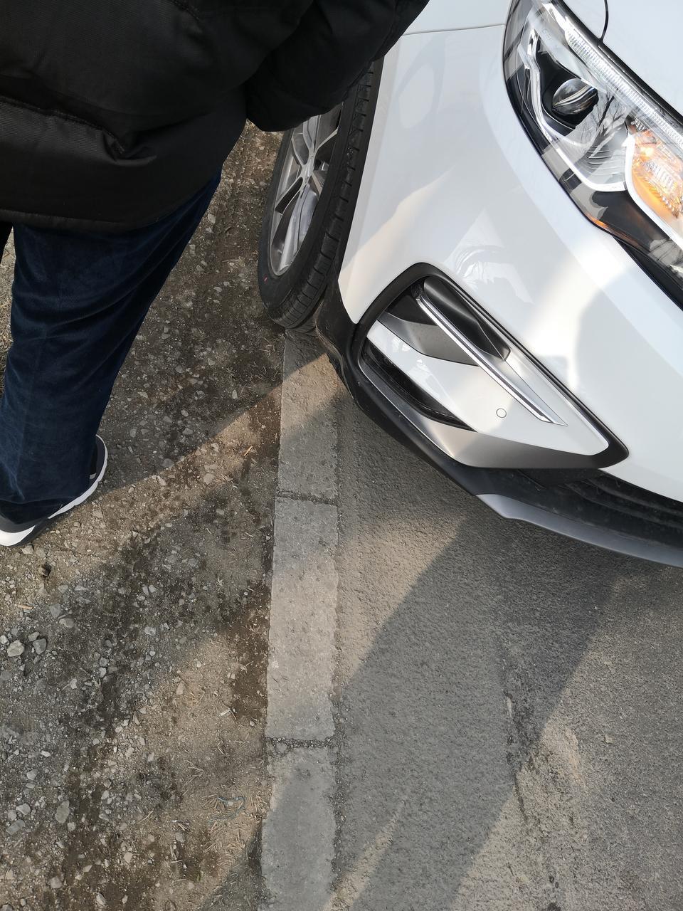 20款4G互联博越，前几天把车前面这个地方撞了，怎么维修，需要多少费用！