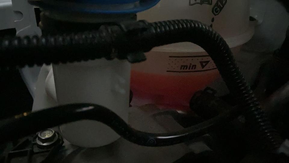 速腾-新车6个月，一万三千公里，冷却液消耗低于刻度线，正常不正常，有没有大神知道