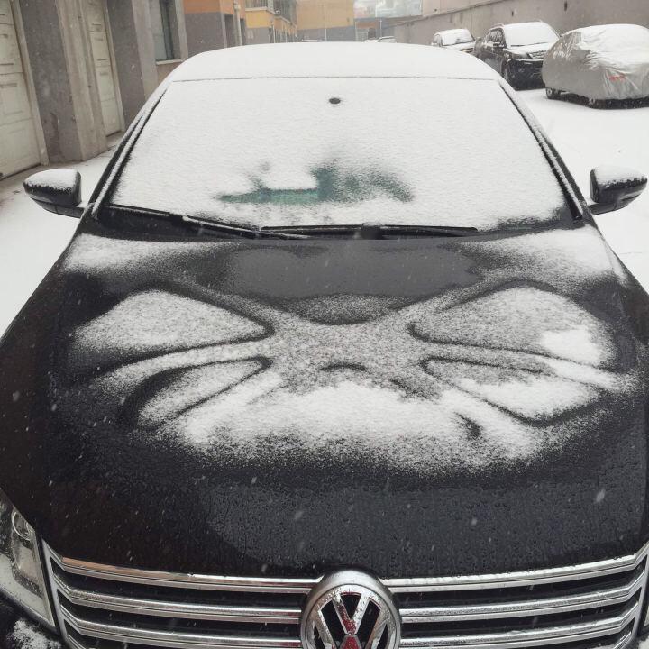 为什么迈腾车雪后留下这样的痕迹？？？ ？