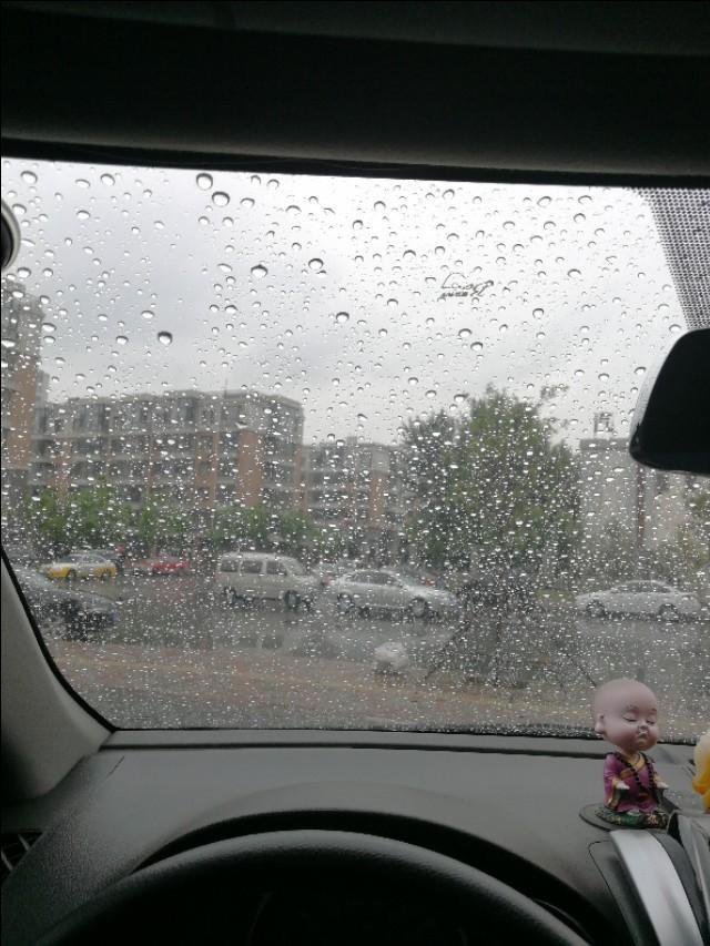 威驰车雨天行驶的时候应该注意哪些？