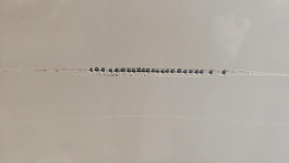 瑞虎8-两个月的车，今天交一血右后门。去喷漆是整个门还是就喷刮的这点？