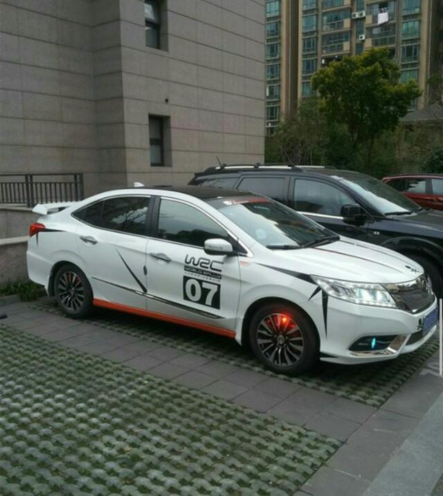 凌派-车身贴上膜，可不可以过年审？