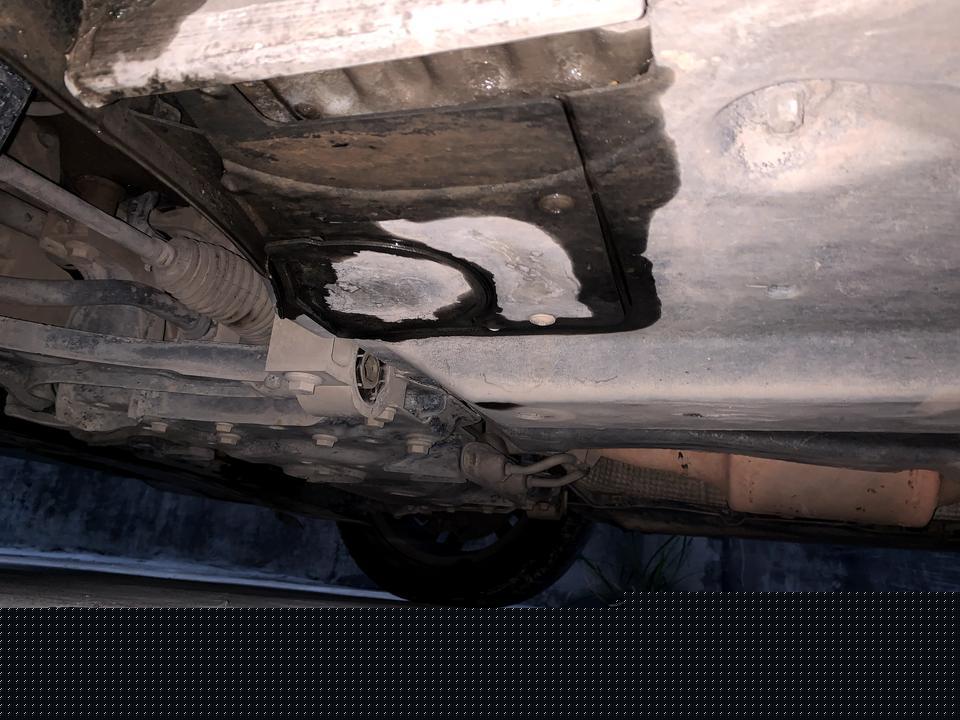 速腾FV7206轿车，这个地方漏水是什么情况，今天不小心刮了一下，水箱里面水也没有少。
