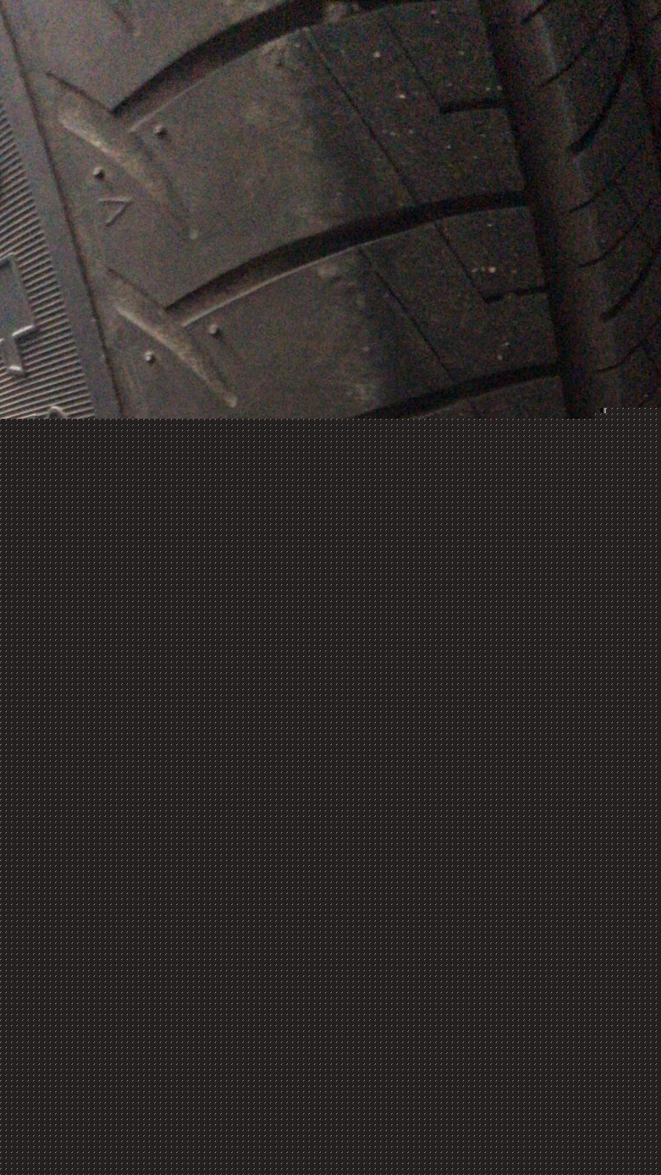 宋pro-请问各位大神，这是不是传说中的“吃胎”？  一个月不到的新车，四条轮胎都这样