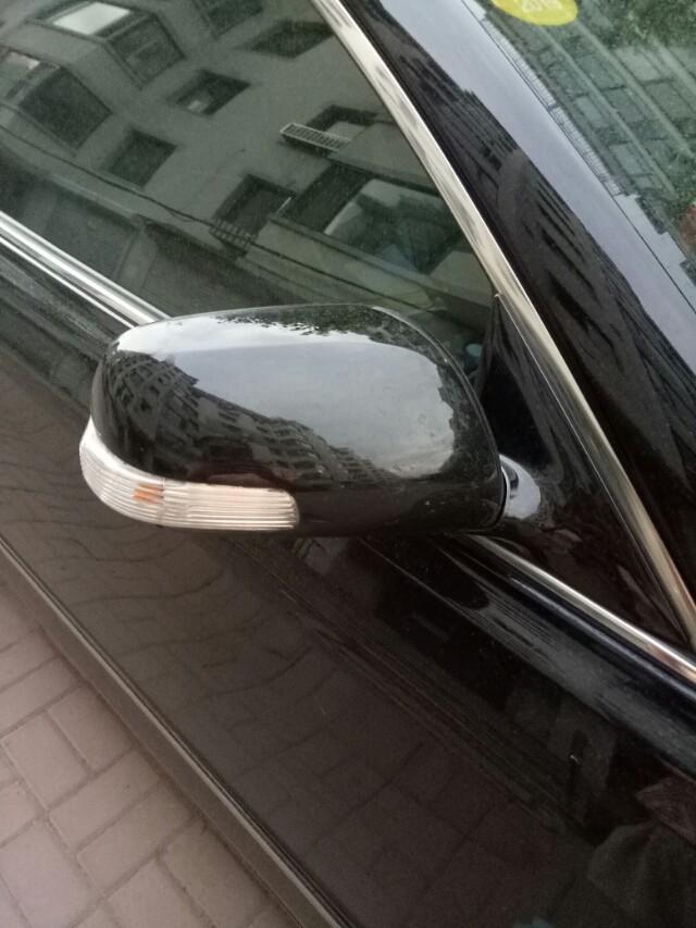 rav4荣放-请问一下这款丰田凯美瑞后视镜可以自动折叠吗？