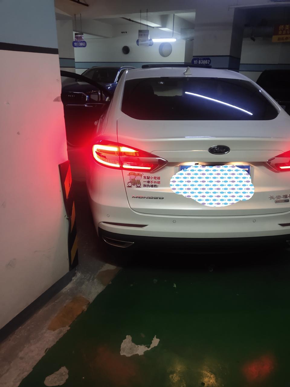 蒙迪欧-新车首撞钣金喷漆4S店大概多少钱？要不要报保险啊？