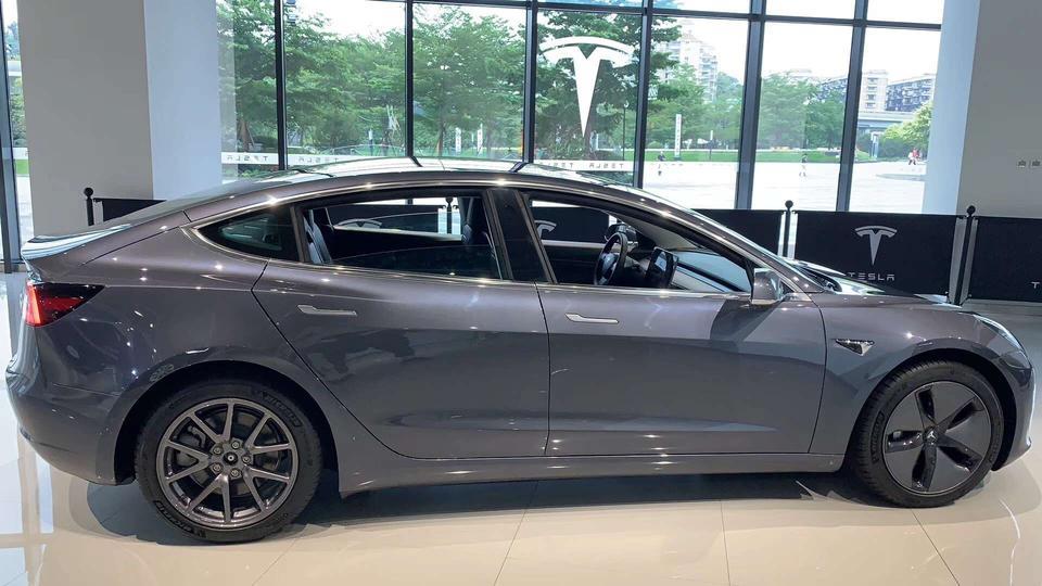 model 3(进口)-大家有任何问题都可以关注并且私信我，特斯拉小傅24h为大家服务。
