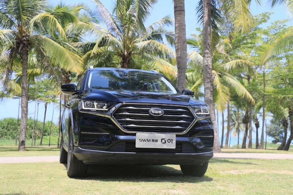 SWM斯威G01搭载1.5T涡轮增压发动机，最大功率115kW，最大扭矩220Nm。与之匹配的变速器，包括6速手动变速器和6速自动变速器。悬架方面，G01采用了“前麦弗逊独立悬架+后多连杆独立悬架”的组合。