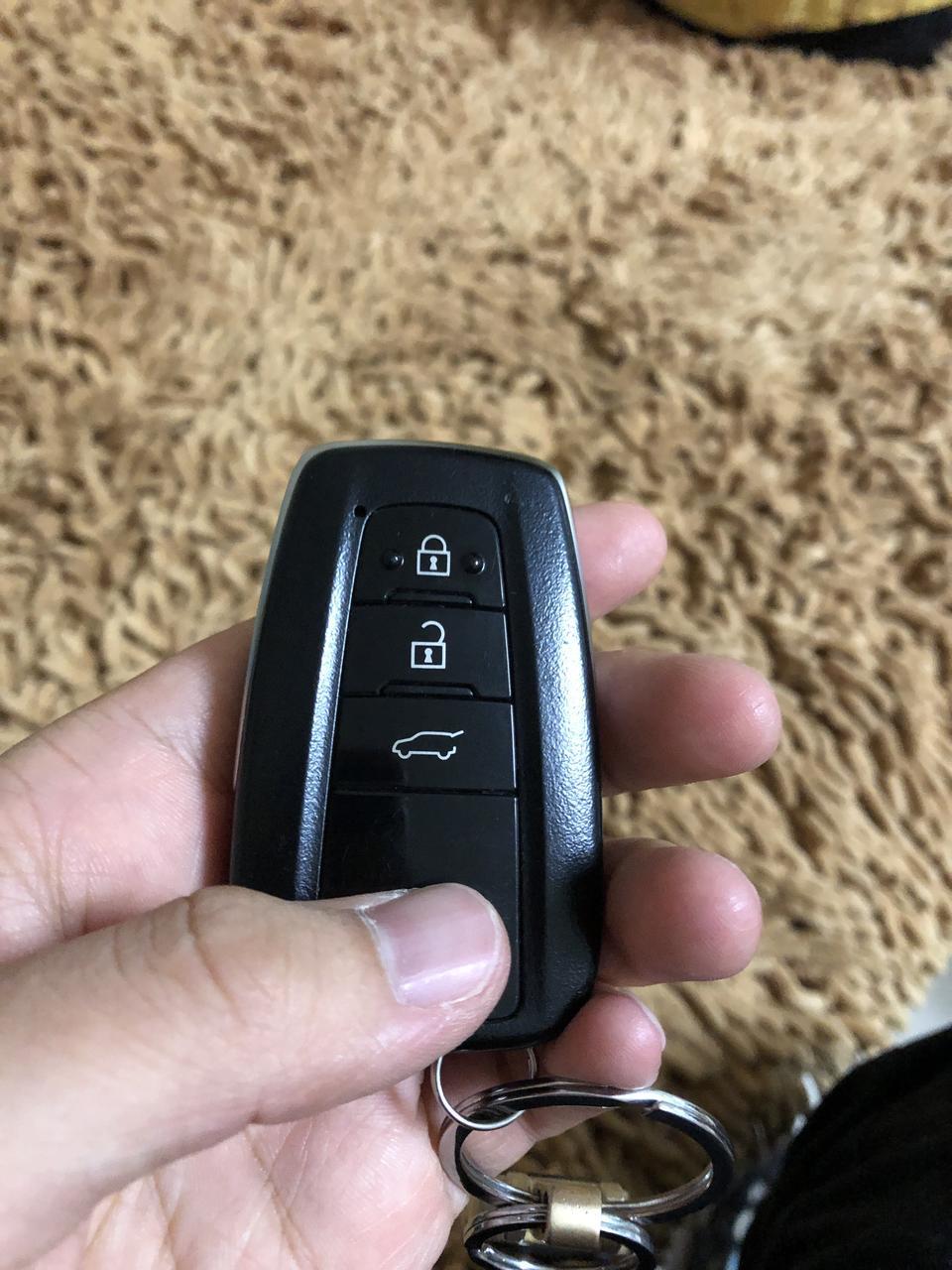 奔驰b级-给老婆买车，看中了两厢车的奔驰b200动感型，皓沙银色，感觉贼有气质
寻思反正买辆高尔夫也16、7万，直接加点钱上豪华品牌好了。这车小毛病多吗？有高尔夫稳定吗？她也就日常代个步、接个娃啥的，对动力啥的也没要求。
反正就是图个省心。要是你们，20w给老婆买什么车呢？