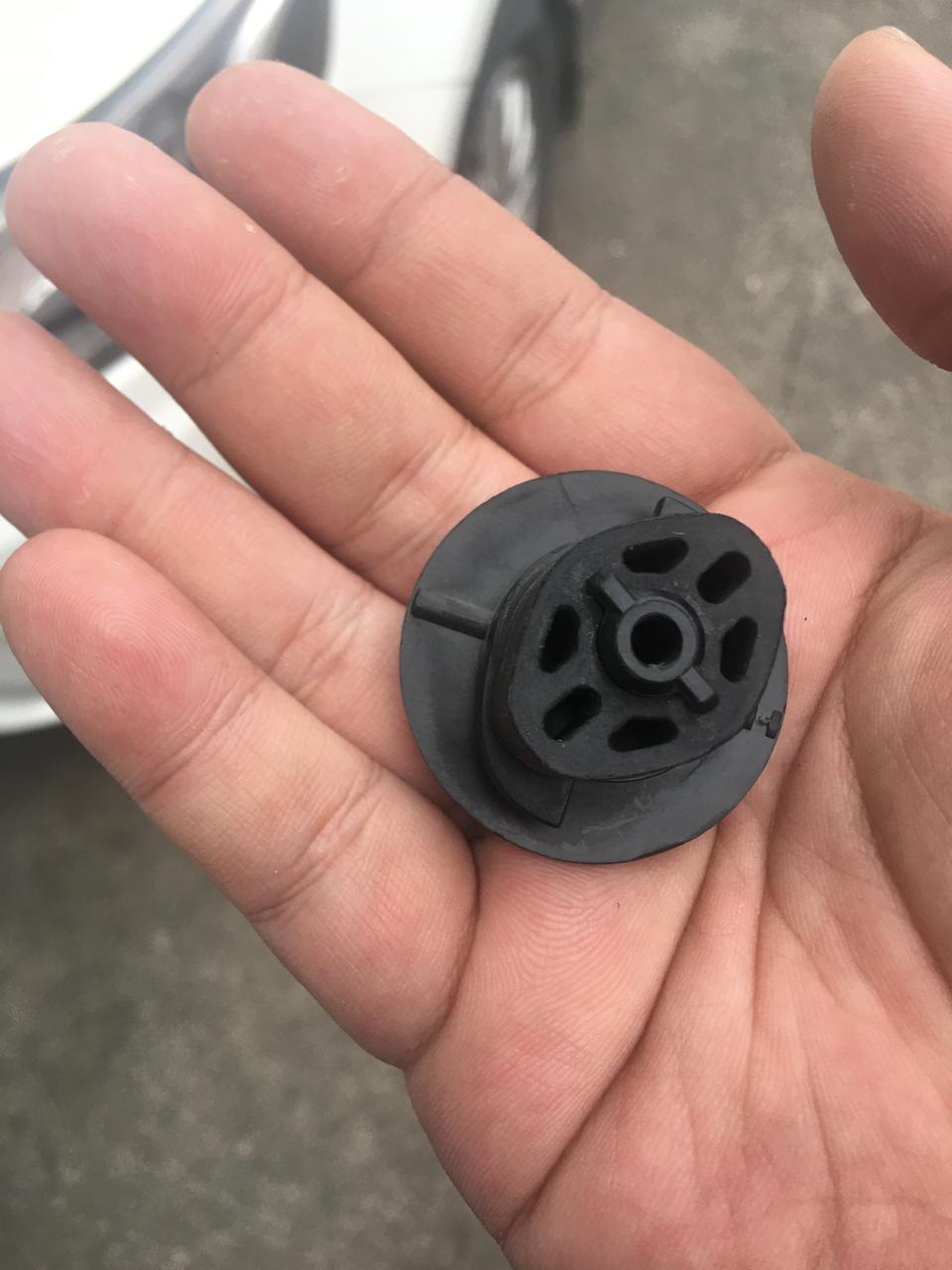 前几天洗车洗出来这玩意，谁告诉我这是哪的我好装回去东风悦达起亚k2，12款