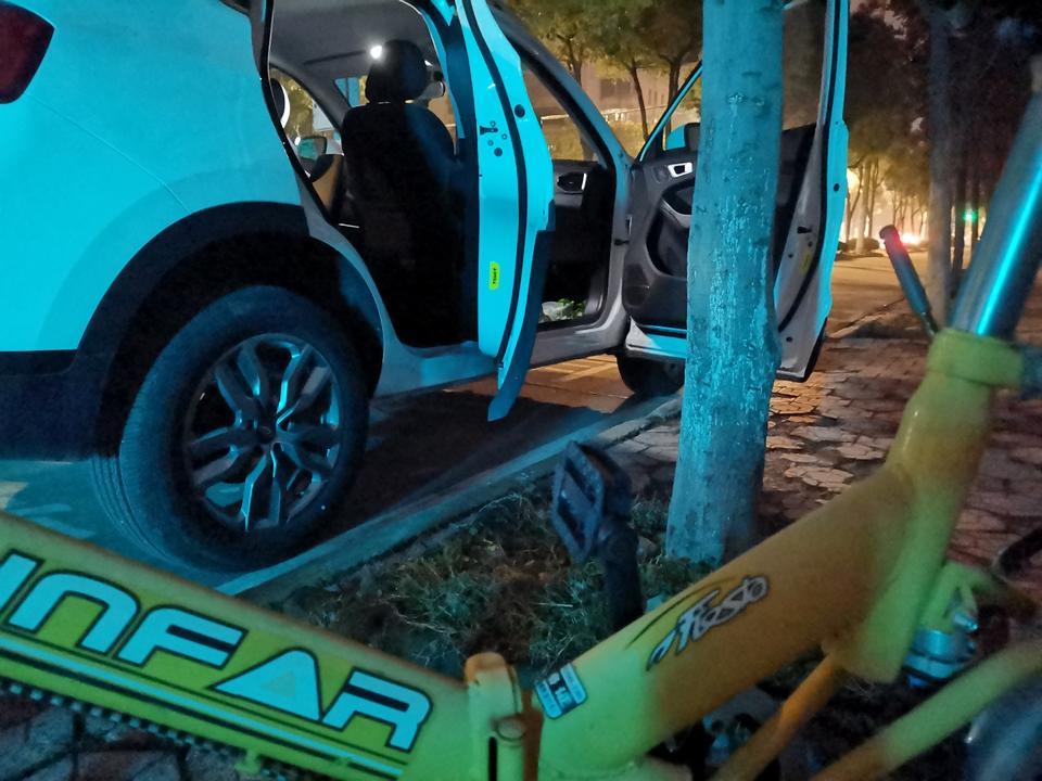 瑞虎5x-车友们，车子低速掉头时方向盘自动回正会一顿一顿的不流畅，是什么原因？