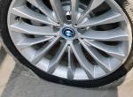 宝马5系phev-买的时候销售说是防爆胎，过个年3个轮的胎都相即没气到胎瘪的无法走动，最后一次补胎，说不是防爆胎，我联系销售，他告诉我不是防爆胎，顿时感觉被忽悠了，没气我还tm当防爆胎开呢！真nm坑人，但合同里没有标注，只能吃哑巴亏了，现在天天担心爆胎，刚开了7000公里，想着等等再换胎吧！不然又是万把快钱。想想都心疼