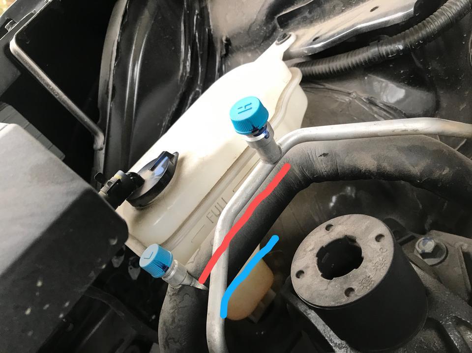 众泰t500-防冻液颜色有问题吗？正常不应该是红色或是绿色的吗？这个跟机油颜色差不多，是漏了吗，处于下限，这个颜色的也不好淘呀