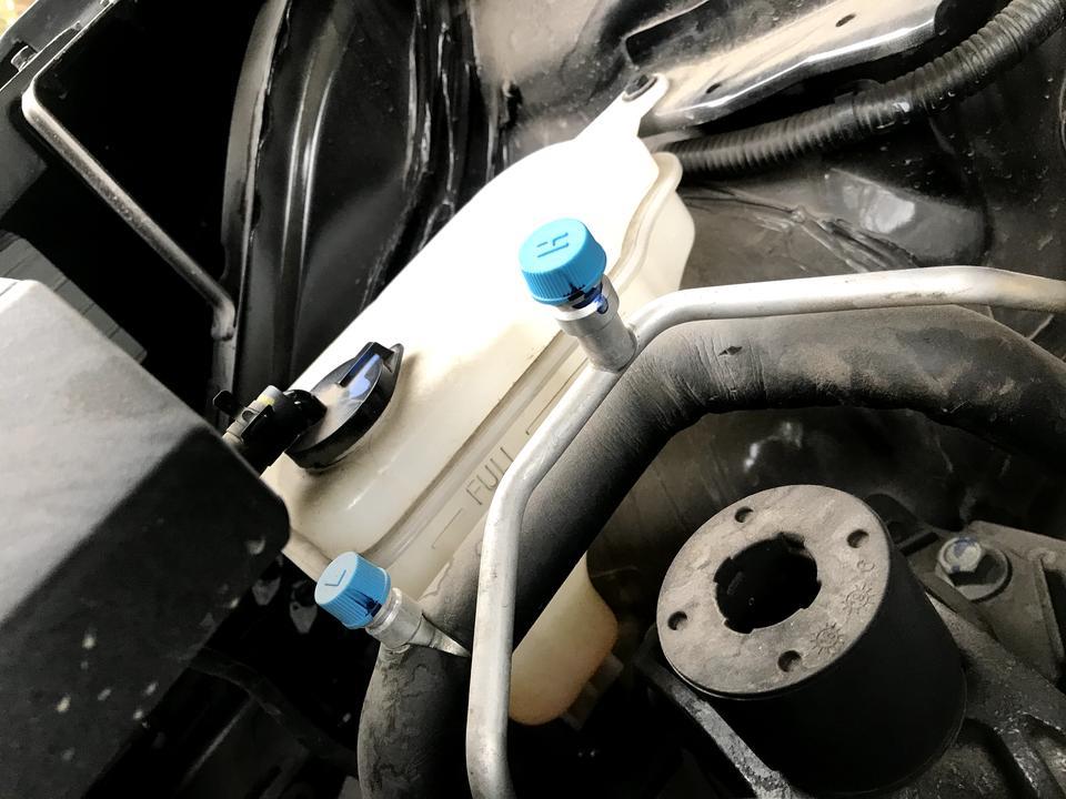 众泰t500-防冻液颜色有问题吗？正常不应该是红色或是绿色的吗？这个跟机油颜色差不多，是漏了吗，处于下限，这个颜色的也不好淘呀