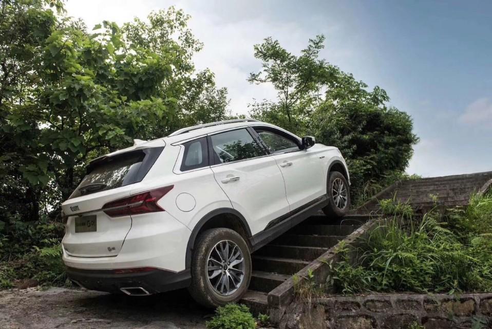 swm斯威g01-想买个十来万的五座SUV，空间适中就好，舒适性怎么样？父母坐着要舒适性好！