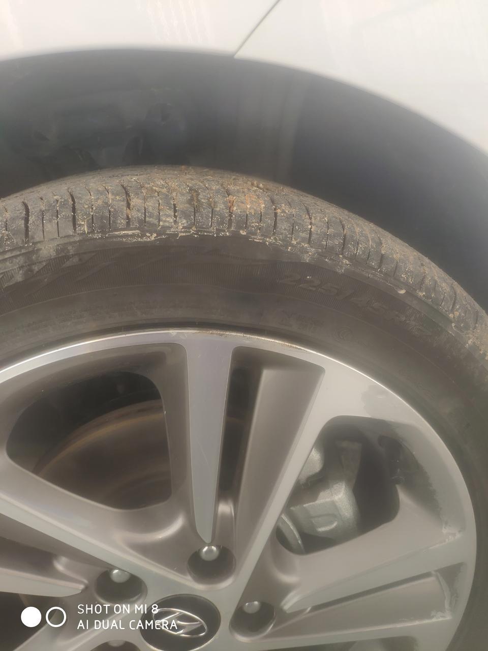 才跑5千公里领动前轮胎有一条鼓包.要不要前轮两条都换掉