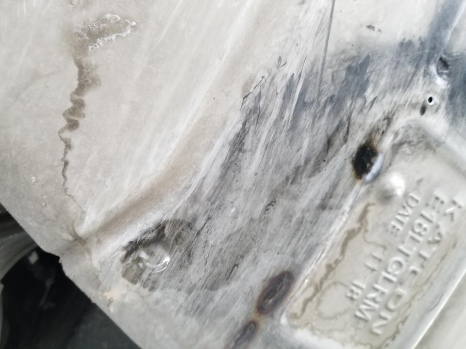 凯迪拉克XTS排气管位置显示katcon掉水滴正常吗？