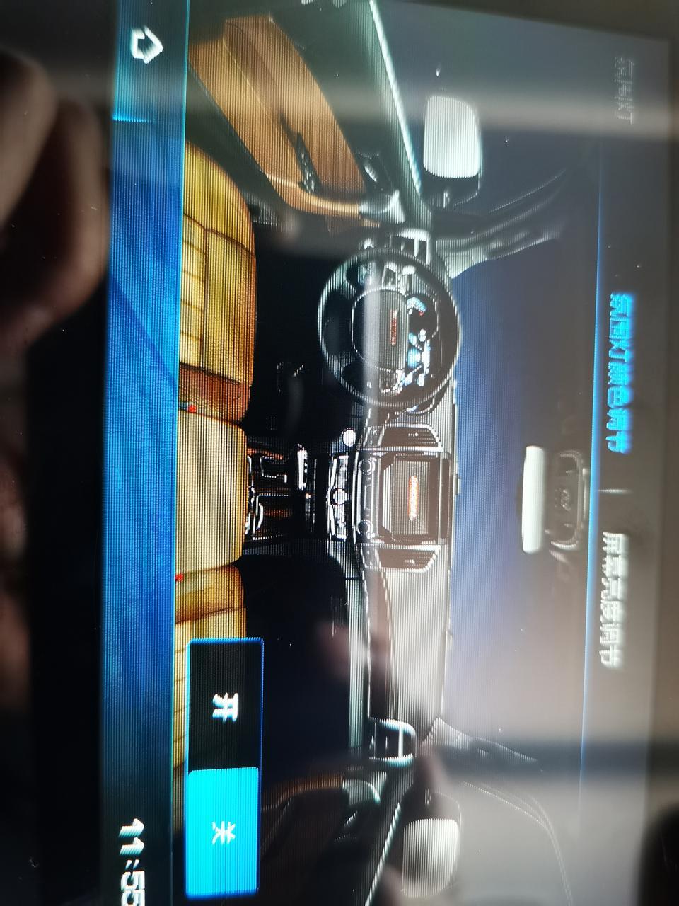 哈弗h9-请大五座的车友看看后排的液晶显示器是不是和我这个一样的？我这个显示器看起来好low，一点都不清晰，而且有很多黑色得横条纹，看最后一张图很明显的黑色条纹。不知道大家的是不是这样？我是根据提示升级过车机系统，升级了以后后排这个显示器很多功能都不好用，比如说不能切换多媒体，收音机等