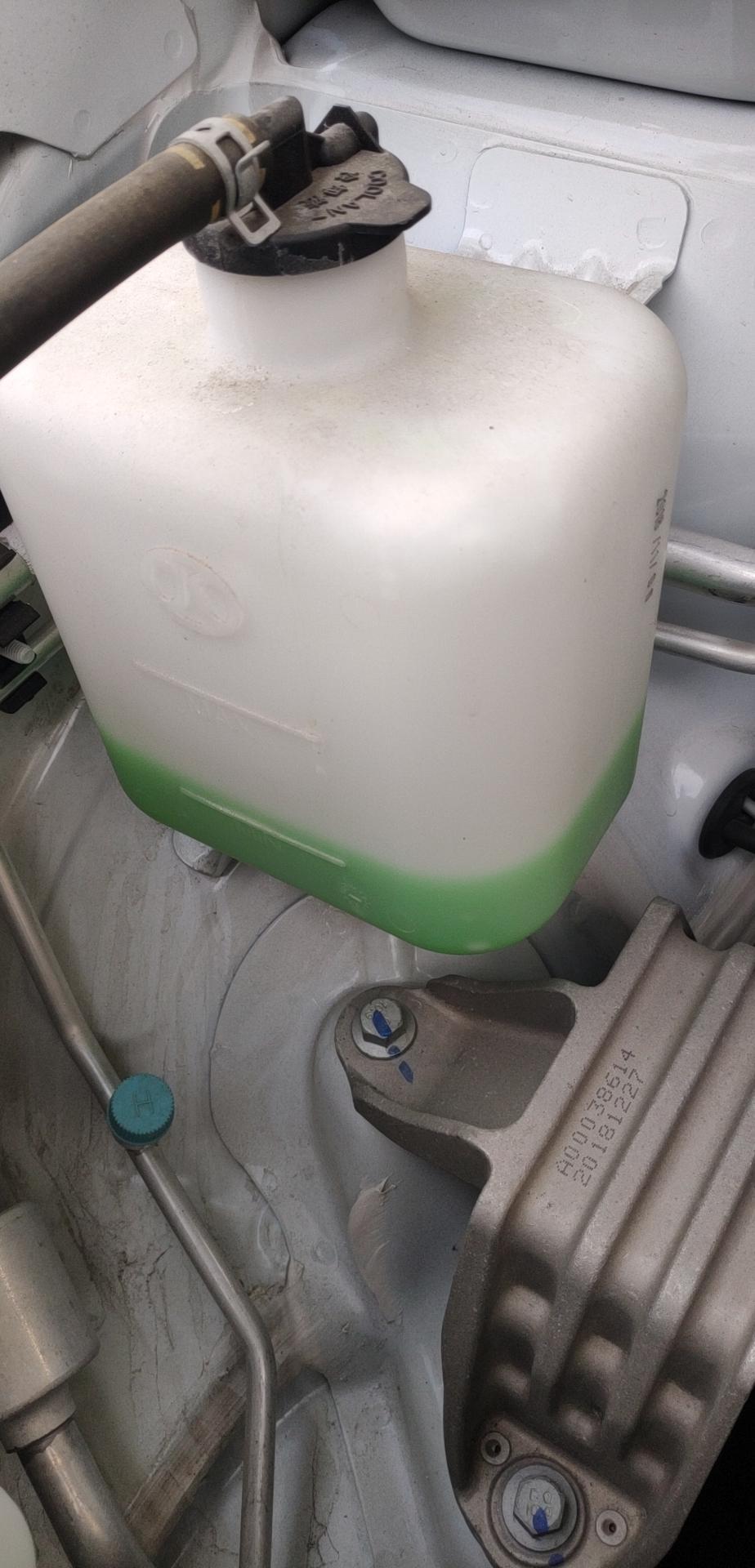 请问各位绅宝智行车主，绅宝智行手动挡防冻冷却液网上买哪款，才半年就少了一部分正常吗