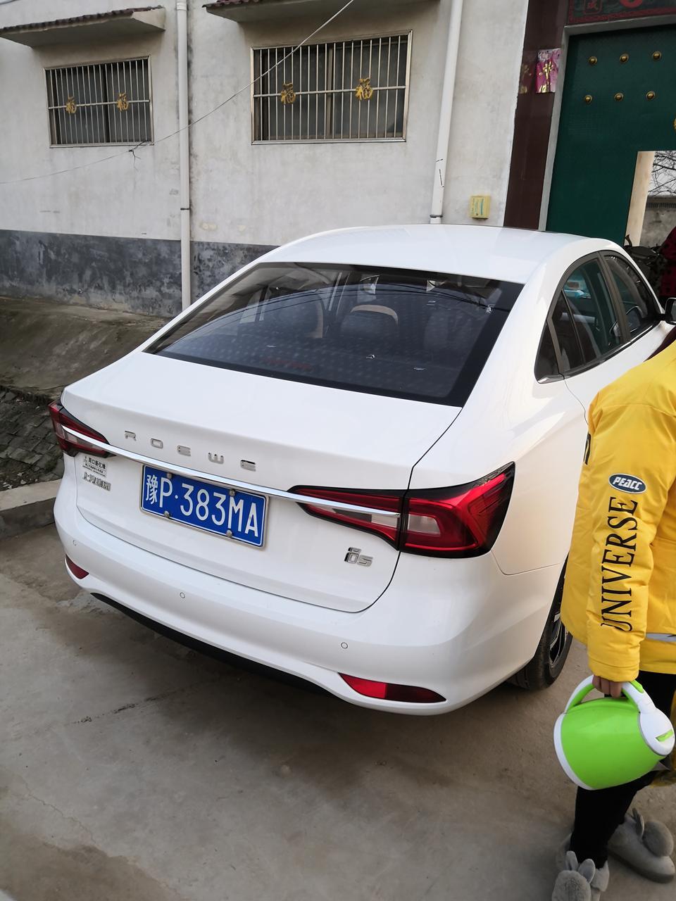 荣威i5-自动领豪旗舰加的92的油，5.99一升，平均加100块钱的油跑有220公里，老铁们油耗是不是有点高了