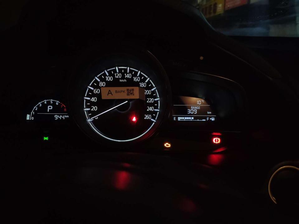 马自达3 昂克赛拉-车子出现过两次故障灯亮了还是新车
第一次和我说是老鼠咬了油路管松动了，接上去消了故障码就没事了。
第二次出现问题他们去问厂家，厂家说是换根线就好了，结果出现了疫情，到现在还没换
请问这样子可以换车吗，我朋友比我早两天买，而我就中了那万分之一辆问题车了 