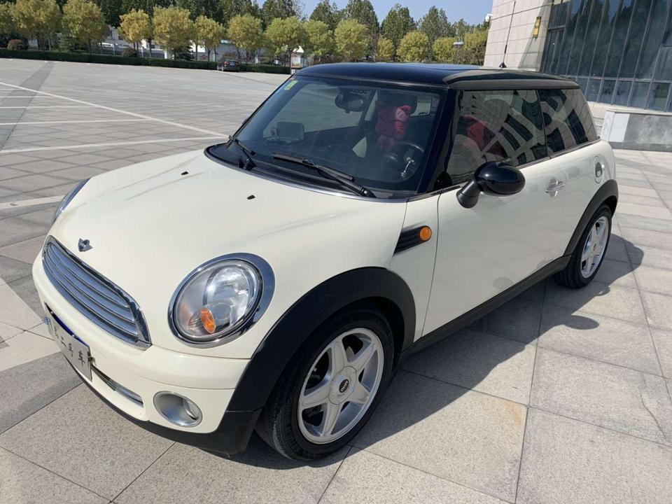 黑色10年mini one 1.6L 8万公里 6.9万
白色10年mini cooper excitement 1.6L 12万公里 7.5
到底选哪一个 急急急