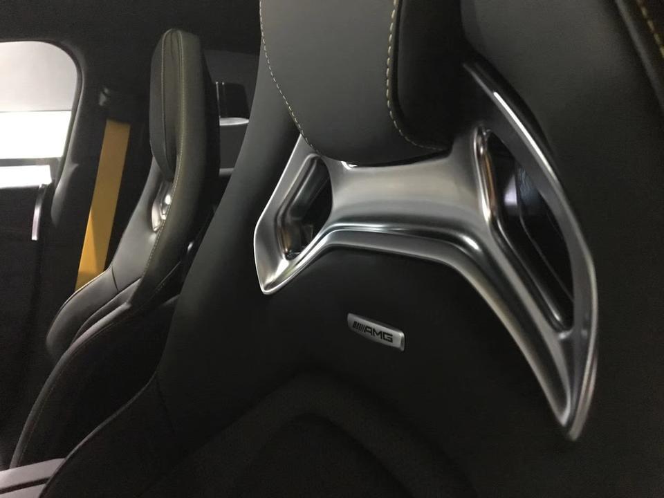 amg gt-问问GT63s 一定要先行板才能把中控和方向盘选成高亮黑吗？ 还是下配置订单等半年可以选成这样的 因为内饰就只有这一套看上了 
因为我要黑色车漆 但我去看现车 发现都没有桶椅 或者看到这个内饰 车漆又不符合我要求 之前看到一台满意的 结果被别人订了