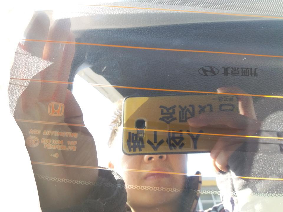 19款思域劲动 刚刚看到后挡风玻璃加怎么会有 北京现代 的字样呢？  我懵逼了  车友们求解？