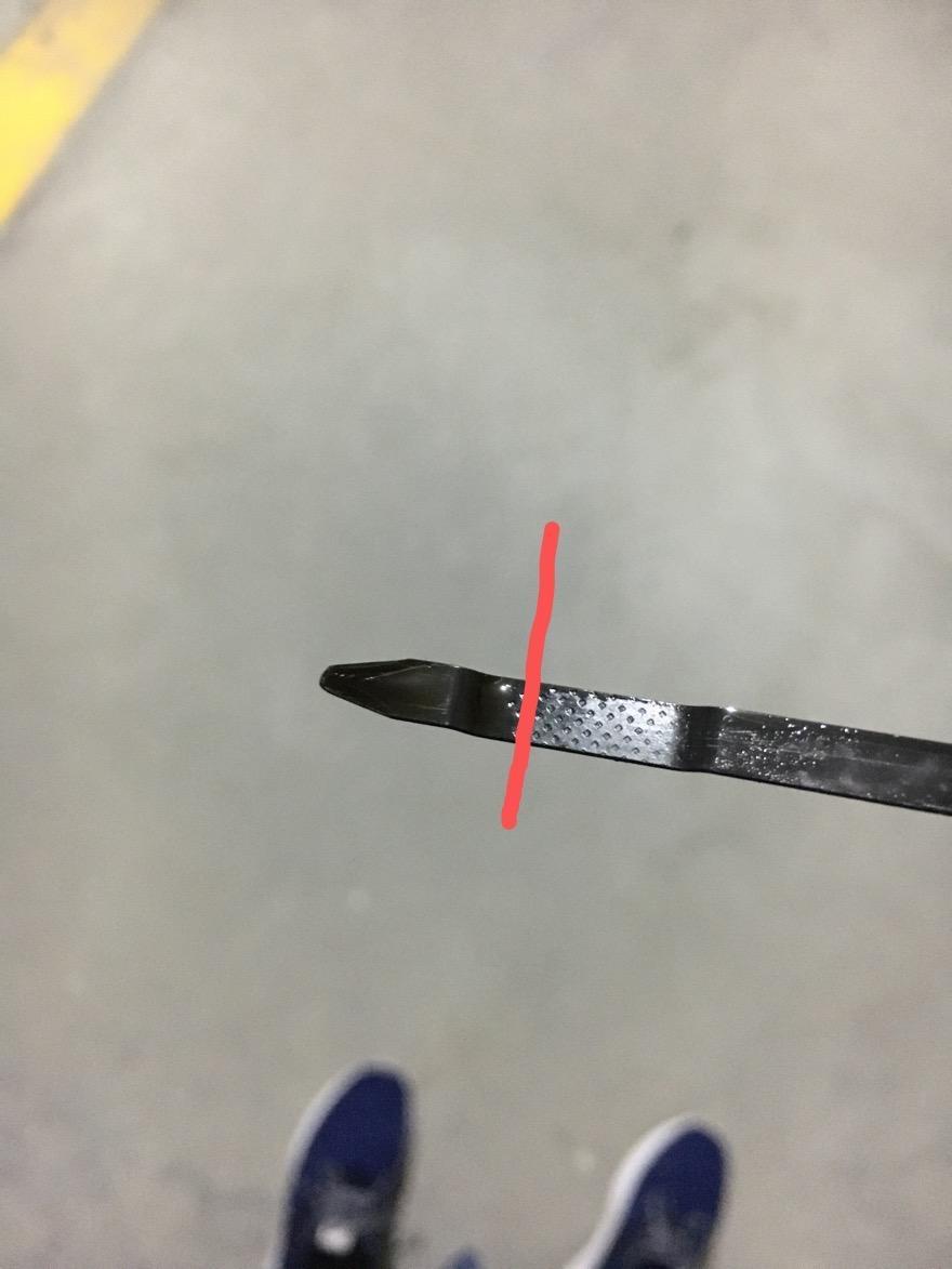 2019宝来自舒版，里程1.5万多，二保加完机油你标尺上线2-3mm，之后跑了接近5000公里了，机油液位接近标尺下位2-3mm，不知是否正常，消耗了大概黄线到红线距离，图如下