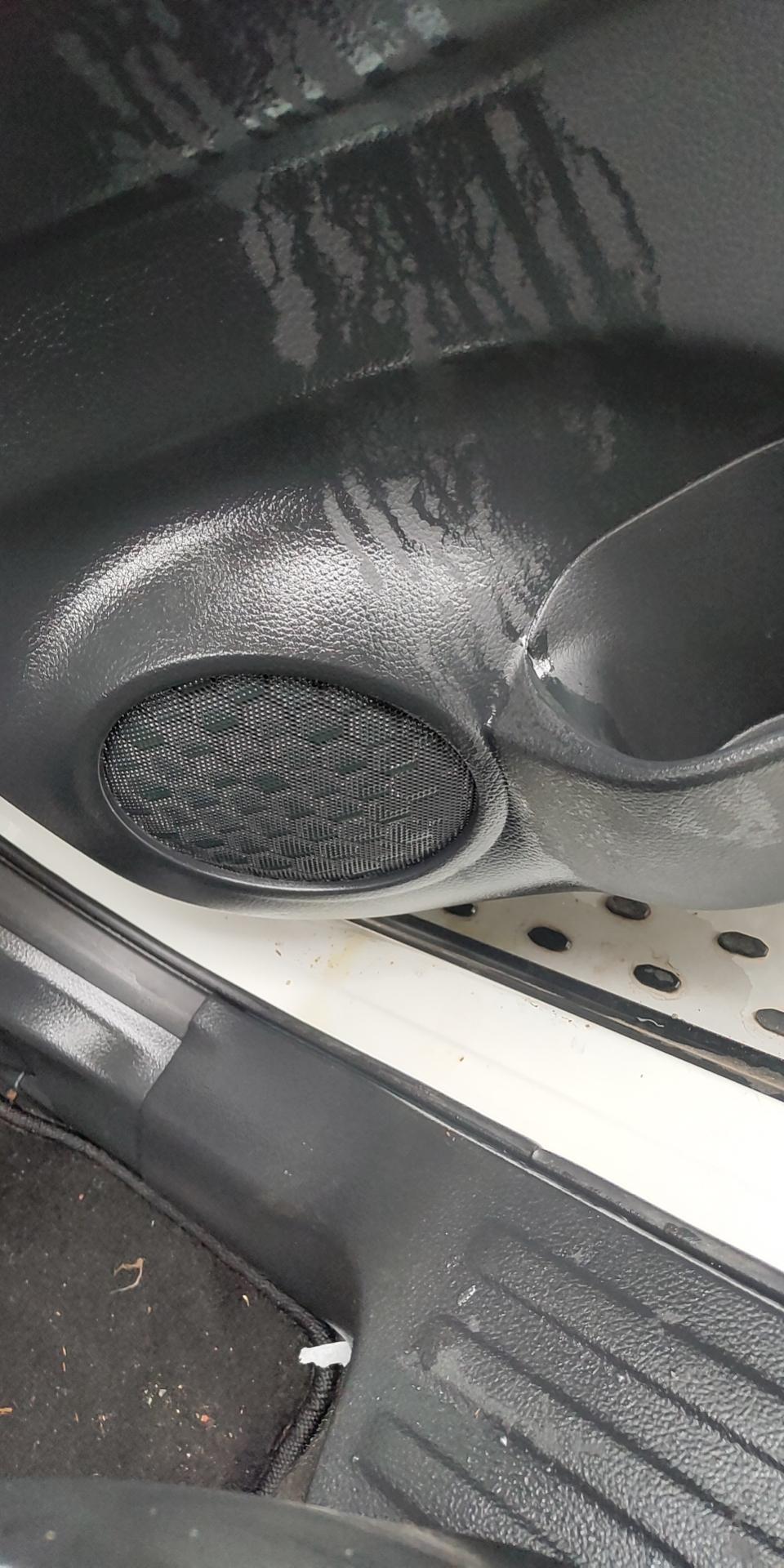 刚买几个月的奇骏流油什么问题车内也没有放有油物品，油味和液压一个味。