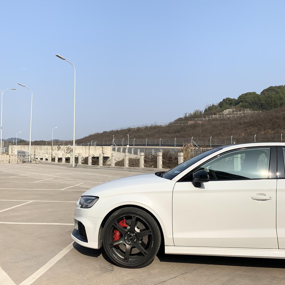奥迪rs 3-原厂前后8.0J的轮毂已换8.5J的新轮毂，轮胎还没换，暂时用的原厂胎【235 35 19】。请问前胎可以换【245(or255) 35 19】吗，会不会和车体有剐蹭？谢谢