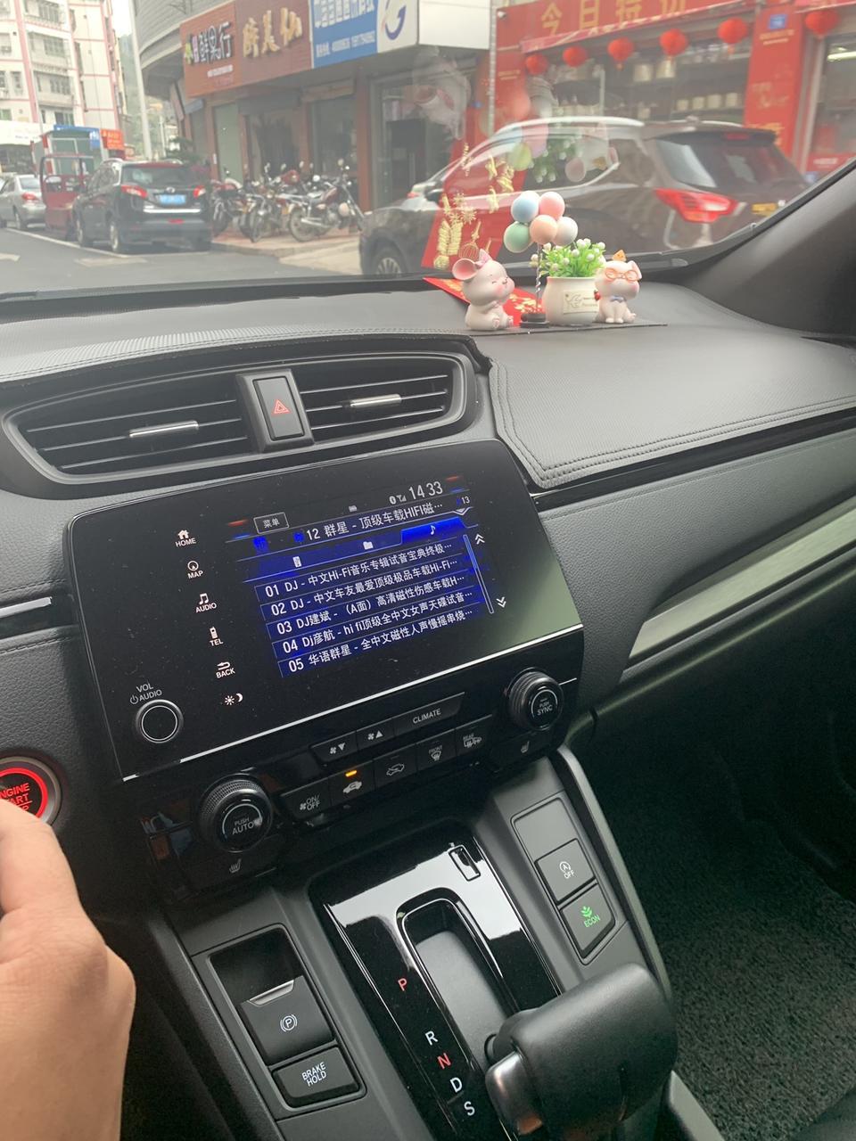 从皓影未上市一直关注此车，可能我比较喜欢广汽本田对广汽的质量也比较信任所以我选择了皓影，我一月份购置的车辆，现在也开了一个多月了，行驶了一千多公里了，总体觉得还过得去，对于外观是无可挑剔，我选择了幻夜系列比较大气一点，内饰做工还算满意，比荣放好多了，里面空间也算大，后排坐三个人也没多大问题，动力方面这个车家庭用基本足够了，也不会肉，油门刹车也很灵敏，油耗走高速也很低基本在6.5左右，综合油耗8.6左右，算很省油了，哈哈哈，这个车的自适应巡航走高速真的好用，会自动跟随前方车辆加速减速，走高速舒服的狠，嘿嘿，