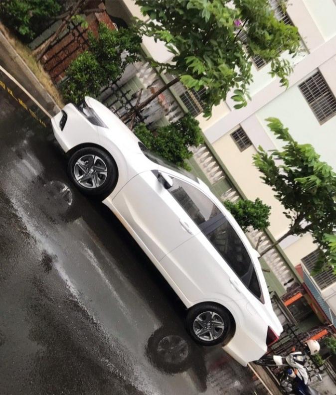 购车总价 | 裸车价11.2万元，落地12.3万元，优惠还是比较少，就少了三四千，还行吧。
同级对比 | 虽然大家都说凌派很好看，可我就是没有get到它的颜，而且凌派比较贵一点，买车还是得买自己看着舒服顺眼的，这款我就很喜欢。
故障吐槽 | 车漆太薄，无缘无故的也没有磕磕碰碰屁股那里不知道怎么就多了道划痕，新车毁容了看着多不舒服啊。隔音效果不咋地，我开慢点还好，一开快胎噪声就会变得很大，风噪声也传入车内，听久了心情烦躁，减震效果也不行，就正常过减速带车内都会晃荡，路感清晰。
空间 | 前排空间任性怎么舒服