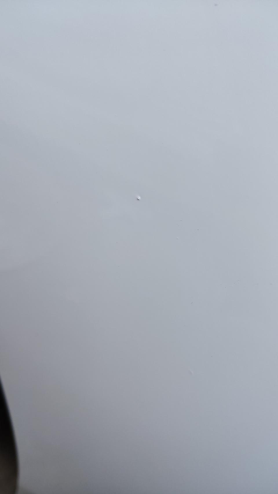领动19款1.4t，买车4个月，发动机关闭后，大灯处有蜂鸣声，嗡嗡响，大概10秒左右。各位大神，谁知道怎么回事！另外，车身多处有车漆鼓起小黑点，像是从内部刺破的那种样子，是什么原因，怎么处理，请指教！！