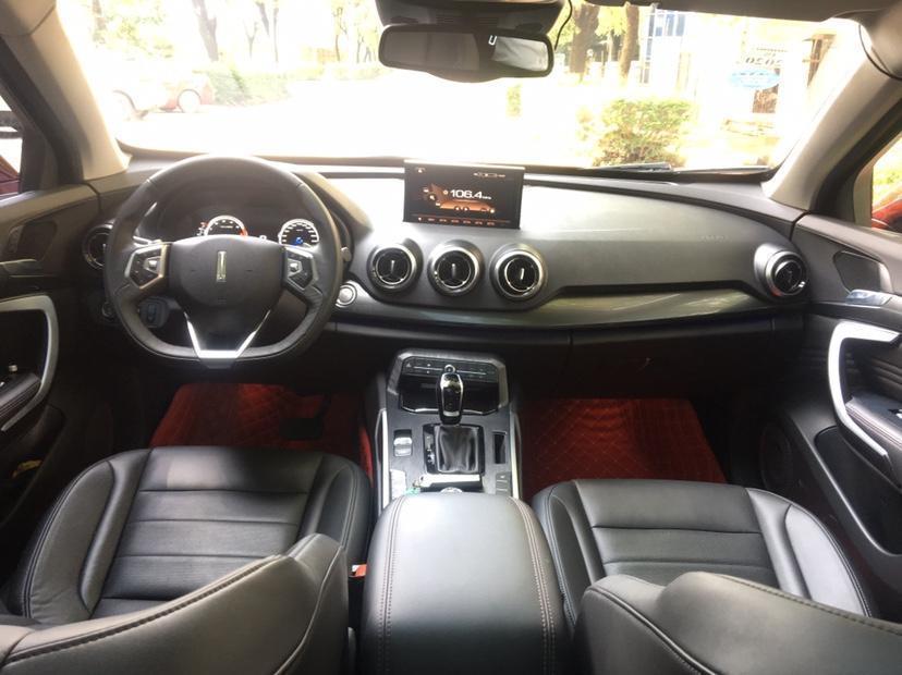 本田cr-v-购车总价 | 市场指导价16.98万，在店内购车，经过讲价，一共降价7000元，裸车价16.28万。购置税和保险花费比较高，一共花费2.2万多，落地价18.5万。
同级对比 | 看车的历程比较长，一共看了将近一个月，相中了几台车，最喜欢的还是本田的CRV和这台v7。相比之下还是v7更适合年轻人，而且价格不高，性价比很不错，所以选择了V7。
驾驶体验 | 这台车的动力非常不错，起步很给力，尤其是中途加速非常快。50以上的急加速动力输出，澎湃推背感，随叫随到。方向盘智能灵敏悬架和减震调教的很好，