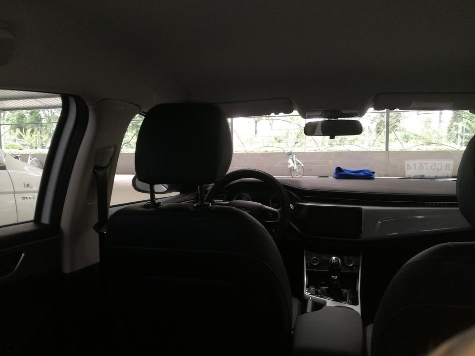 艾瑞泽5-购车总价 | 裸车54990，总共办下来花了63510.62；保险3560.62，购置税4700，临牌40.上牌220.
故障吐槽 | 4s加装的中控大屏，使用效果不好，手机互联后没音。
空间 | 很大，乘坐宽敞，驾驶室胳膊和窗台离得太
远，习惯放着胳膊驾驶，但是艾瑞泽五不能满足我。另外座椅大腿衬托做的一般，没有试驾的长安逸动超能版的舒服。
驾驶体验 | 胎噪大，减震很硬，开起来发动机声会传到驾驶室，隔音算同级中上水平吧。转弯紧致，地盘应该不错。动力肉，转向准确，着车后触碰方向盘手会反馈到发动机