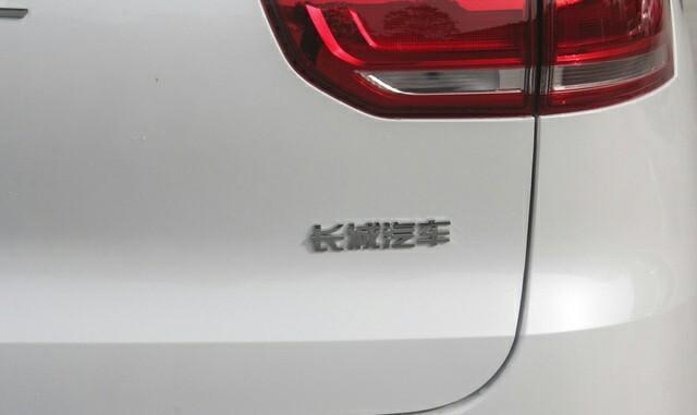哈弗h4-购车总价 | 裸车价格96000，保险上牌购置税啥的，落地价格在113000元，赠送了一些饰品，坐垫，脚垫，方向盘套和全车膜。
同级对比 | 买车的时候也看了长安cs55,感觉这两款车也差不了多少，配置啥的都差不多，我还是更喜欢H4的外形，所以就选择了它。
空间 | 哈佛H4的空间挺大的，后排座椅的舒适性非常好，后备箱也挺大的，就是后备箱有点高，放重物有些费劲。
油耗 | 哈佛H4的油耗还是可以，我跑高速公路的油耗也就在7.0左右，市区的话会高一些在7.8左右，这也是可以接受的。
故障吐槽 | 
