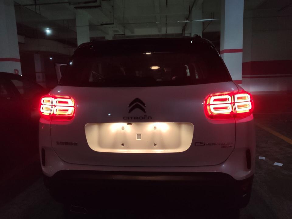 天逸 c5 aircross-购车总价 | 国五最后一辆车优惠力度很大，裸车15.95落地18.45
同级对比 | 买车没有对比，无意中看了测评，就去买了，非要去比，配置秒杀同级
故障吐槽 | 冷车起步刹车有异响，销售说是电子主动驻车，自动解锁带来的，不影响，我也不懂，就这样吧
空间 | 轴距2730看数据已经不小了，实际使用也够用了，带着丈母娘出门也有信心了
驾驶体验 | 1.8带涡轮204匹马力，不论起步还是超车只要舍得踩。信心满满。顿挫也有不是明显，调教可以了
颜值 | 选这个车，颜值占了70%，个