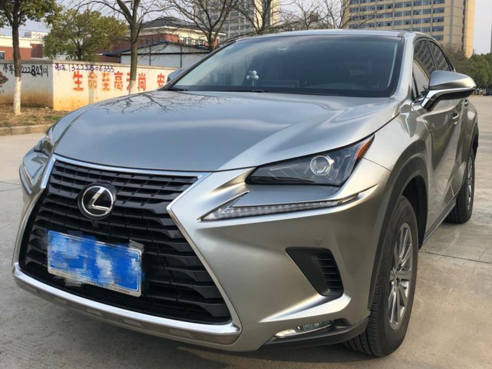 购车总价 | 我买的这辆车是雷克萨斯NX锋尚版，裸车价是33.6万。当时4s店正在搞活动，所以给我优惠了8000元钱。我这辆车的落地价是37万。
同级对比 | 与雷克萨斯NX同级别的车有奥迪Q5,X3通过车型之间的对比，感觉Q5的价格稍微高一些，而X3的座椅感觉有点太软了。
故障吐槽 | 目前我这辆车没有任何问题。所以在这里就不吐槽了。车的质量怎么样？有待于后期考验。
空间 | 雷克萨斯NX的空间还是可以的，我是一个1.82米的高度，坐在前排座椅上头上，还有一拳多的距离，感觉空间是这辆车的亮点，在这辆车的