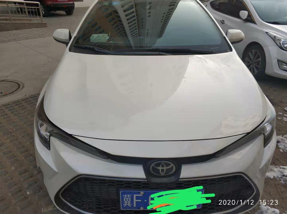 高尔夫·嘉旅-2019年就有购车计划，一直在关注着汽车，从最初的德系高尔夫嘉旅，到年底提车的广汽丰田雷凌1.2T豪华版，这段时间以来可以说是在网上看了很多不同车型不同配置的信息。
在没有购买雷凌以前，我是一名忠实的大众粉，一直钟爱着高尔夫，尤其是嘉旅的出现，换车就准备换高尔夫嘉旅，可是德系车小毛病多的口碑，和周围朋友的建议，最终还是毫不犹豫的选择了广汽丰田雷凌。
为什么选雷凌，就是因为他的性价比确实高，在卡罗拉和雷凌之间同款配置的车型卡罗拉要贵出五千，可能这就是品牌的溢价率吧，媳妇是比较喜欢卡罗拉的，因为