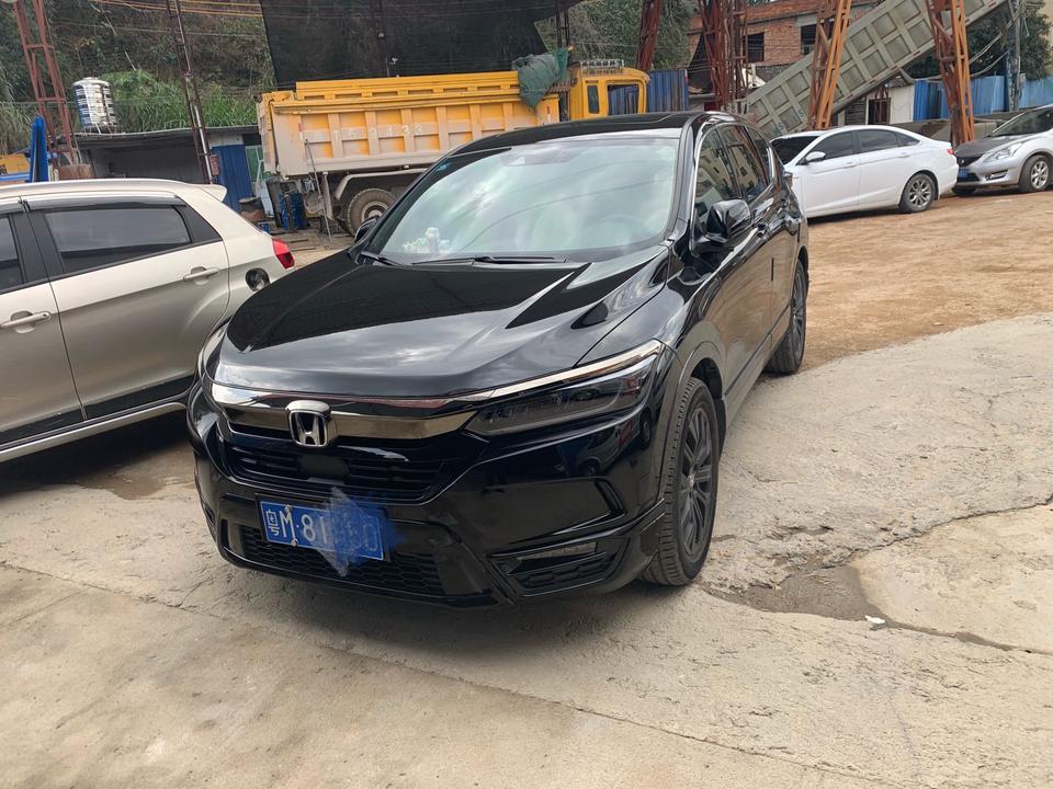 从皓影未上市一直关注此车，可能我比较喜欢广汽本田对广汽的质量也比较信任所以我选择了皓影，我一月份购置的车辆，现在也开了一个多月了，行驶了一千多公里了，总体觉得还过得去，对于外观是无可挑剔，我选择了幻夜系列比较大气一点，内饰做工还算满意，比荣放好多了，里面空间也算大，后排坐三个人也没多大问题，动力方面这个车家庭用基本足够了，也不会肉，油门刹车也很灵敏，油耗走高速也很低基本在6.5左右，综合油耗8.6左右，算很省油了，哈哈哈，这个车的自适应巡航走高速真的好用，会自动跟随前方车辆加速减速，走高速舒服的狠，嘿嘿，
