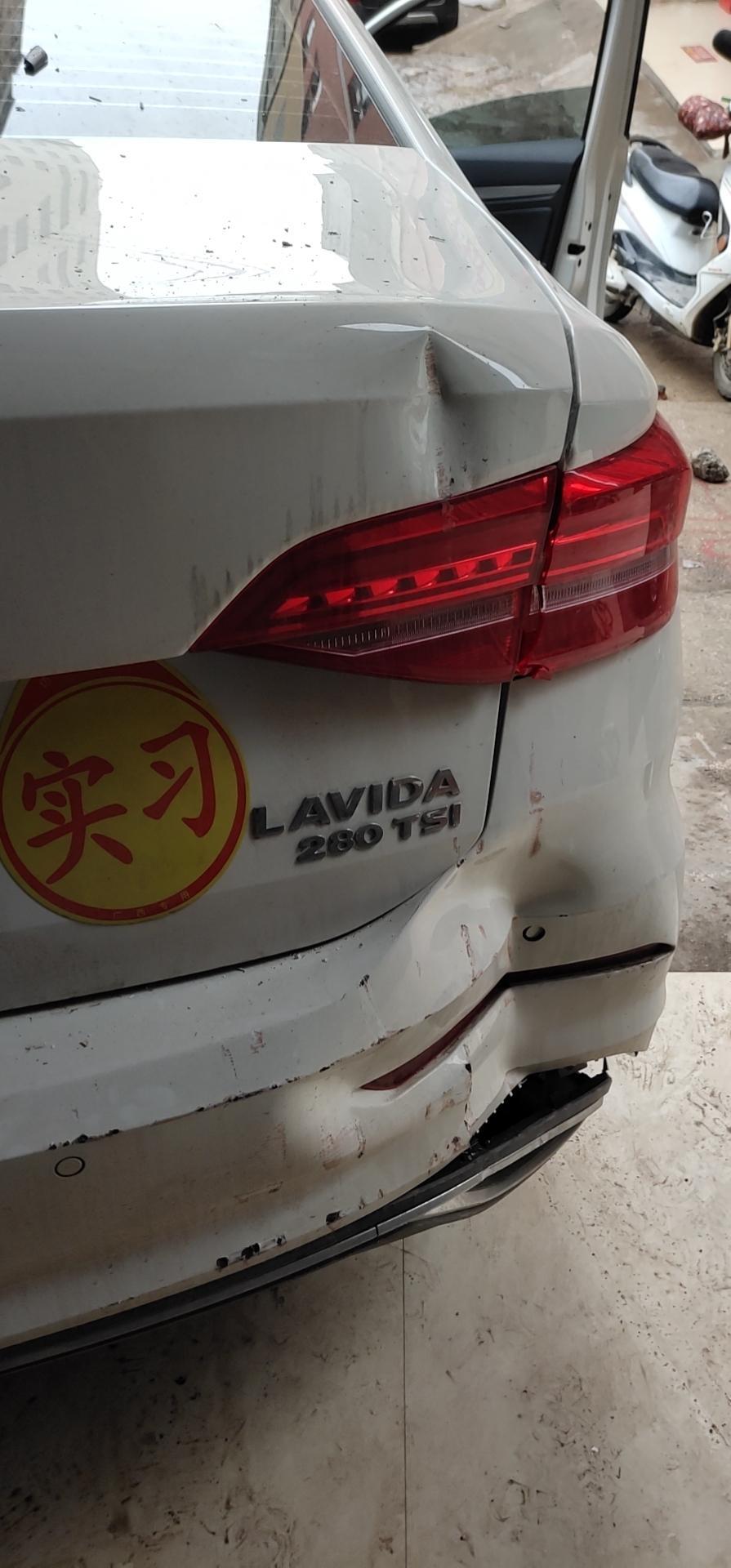 朗逸-已报保险！保险杠，后尾箱，尾灯，不同程度受损，这种情况到4S定损是要修还是要换？