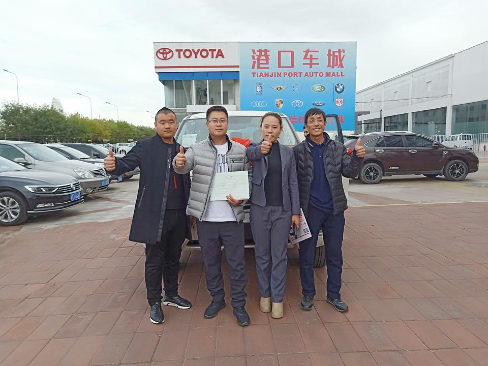 中东版日产途乐超强的越野性能，#外观大气 豪华大气的外观设计，舒适宽敞的内饰布局，在动力性能上也有所提升。#安全配置丰富 中控台设计的更加时尚简约，功能按键布局清晰，#乘坐空间满意 第二排空间充裕，乘客丝毫不会感到拥挤，轻松享受驾驶之旅。#后备厢空间大 后备箱简直都可以当货车用了，#高速油耗满意 在城市行驶油耗基本在16-17升油耗，总体来说对我这么大的车身及排量来说，总算可以了，并且对于价格来说也算对的起这款车了，总之物超所值！