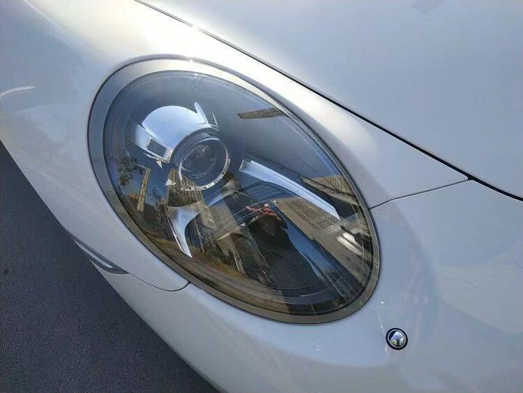 裸车价：156万落地价：172.5万#同级PK: 试驾了日产GTR R35和保时捷911，GTR不愧东瀛战神的称号，动力非常强大，但是操控性略逊于保时捷911，所以我最后还是选择了保时捷911。#外观经典：外观设计维持了保时捷的经典家族式设计，在路上的辨识度很高。#内饰精美：保时捷911的内饰设计比较精美，五环仪表盘造型非常漂亮。#空间充足：保时捷911的内部空间还是比较充足的，我自己使用觉得乘坐和储物空间都很充足。#油耗合理：我的百公里油耗是12.5升，还是比较合理的。#操控流畅：七档双离合变速箱换挡非
