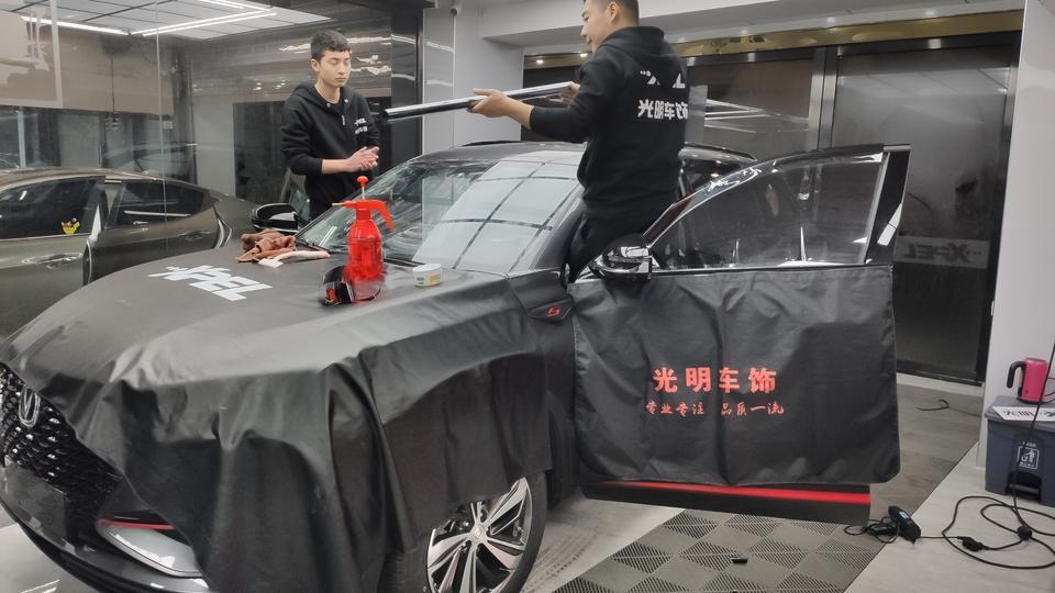 长安cs75 plus-CS75PLUS 口碑 (上)
先做个自我介绍，我是个晚80后，近90，算驾龄的话正好10年，人生中买的第一辆车BYD F0，算是新手起步，使用中有各种小毛病，什么内饰异响了，冬天光驱不读碟了，音响声音不对了等等，大毛病是没有，但也总被小毛病困扰，开了两年，手里稍微有了点积蓄，觉得自己过了新手阶段，打算换车，由于小车底盘低，有些停车位上不去很是头疼，于是从心底就想换SUV,加上当时对国产车小毛病的抵触，决定要换个合资车，于是十万出头的预算来看，合资suv确实没什么可选，恰巧当年小型