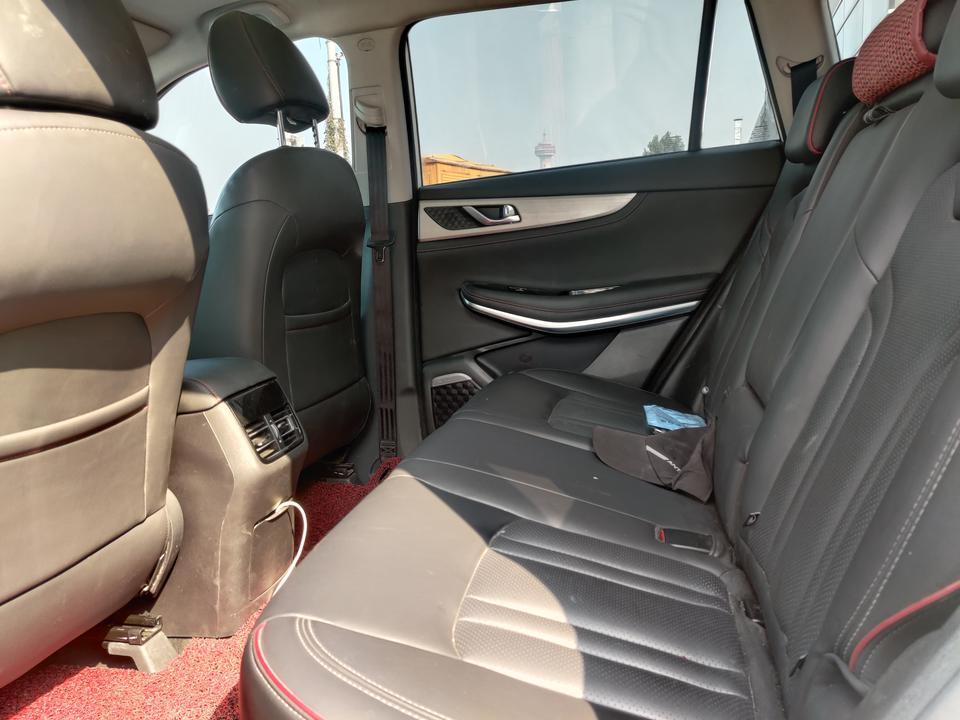 本田cr-v-购车总价 | 当时买车的时候总共花了将近15万，裸车价是125000，保险我当时出的两年连保应该是9000左右，购置税一万多一点，再加上上牌2000，总共15万不到，买的高配的。
同级对比 | 买这个车的时候对比了同级别的，同价位的车，哈佛H6，本田CRV，日产奇骏，这个价位很尴尬，买国产的能买到一个不错的配置，买合资的只能买低配乞丐版，最后综合了性价比，配置，外观以及动力操控选择了这款长安CS75。开了将近七八个月，很不错一辆车。
油耗 | 这车油耗我自己感觉控制的很不错，跑市区费油，九个