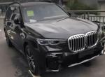 宝马x7 phev-购车总价 | 这款车的裸价在126万左右，落地价我记得在142.2万左右
同级对比 | 参考了一下同级别的奔驰Gls，这款车的动力很足，但是内饰风格很一般，没有什么新意，后来就看中了宝马X719年行政型，试驾了一下，感觉各方面条件都不错，然后就买了
空间 | 这款车属于大型SUV，所以绝对不用担心空间，我1米76，体重132斤左右，坐在车内空间足够，后备空间也还可以，能够放不少东西
油耗 | 每100千米大概平均耗8个油到9个油之间，这款车的动力确实很足，所以这个耗油量我觉得还能接受
