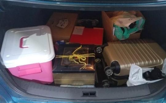 蓝鸟-购车总价 | 裸车价12.1万，落地价13.6万
故障吐槽 | 后排头部空间太低了,高个子坐上还碰头呢,动力也不是特别猛，车子有些肉。
同级对比 | 上了两年班了,手里有了一些存款,就想买一辆车上下班也比较方便。其实这个价位的车选择比较多选这款车还是看中了这车的外观跟油耗了。
空间 | 空间前排还可以，后排有些不足。不过这车一般都是我自己开,影响不是很大。
颜值 | 外观设计真是漂亮,溜背造型非常的时尚,车身腰线非常的有肌肉感。
内饰 | 内饰设计还不错,但是用料有些不足,塑料感太强。
中间大屏还不