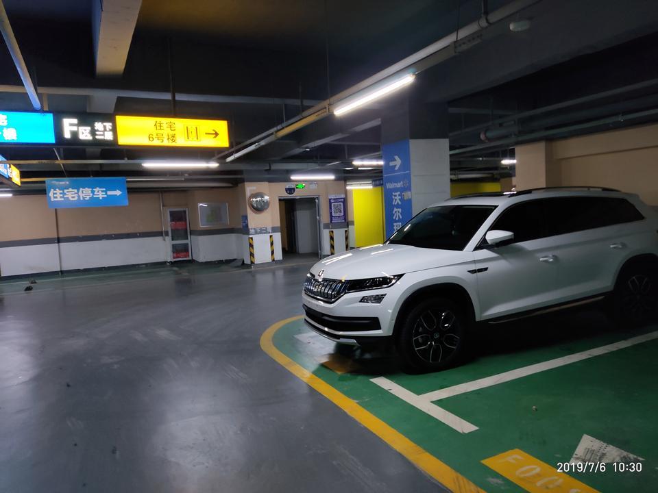 购车总价 | 19.75因为选装了3300，轮毂电尾，这个很值得，19寸的轮毂很酷，和我一起买的朋友就很后悔没有选装。
同级对比 | 嗯，先对比了很多5008，还对比了，途观，还看了，还看了雪佛兰，最后对啊，一下性价比，还有一些其他的动力方面，选择了柯迪亚克
空间 | 空间很大，嗯，坐上了朋友都说你这个车空间好大
吐槽一下，塑料感太强，太强了。
油耗 | 有话话平时开的话在7.5到9点5，之间，
颜值 | 怎么说当初买这个车就是看中这个车的颜值。
驾驶体验 | 暂时提驾驶体验上面怎么说呢？动力说来就来，就